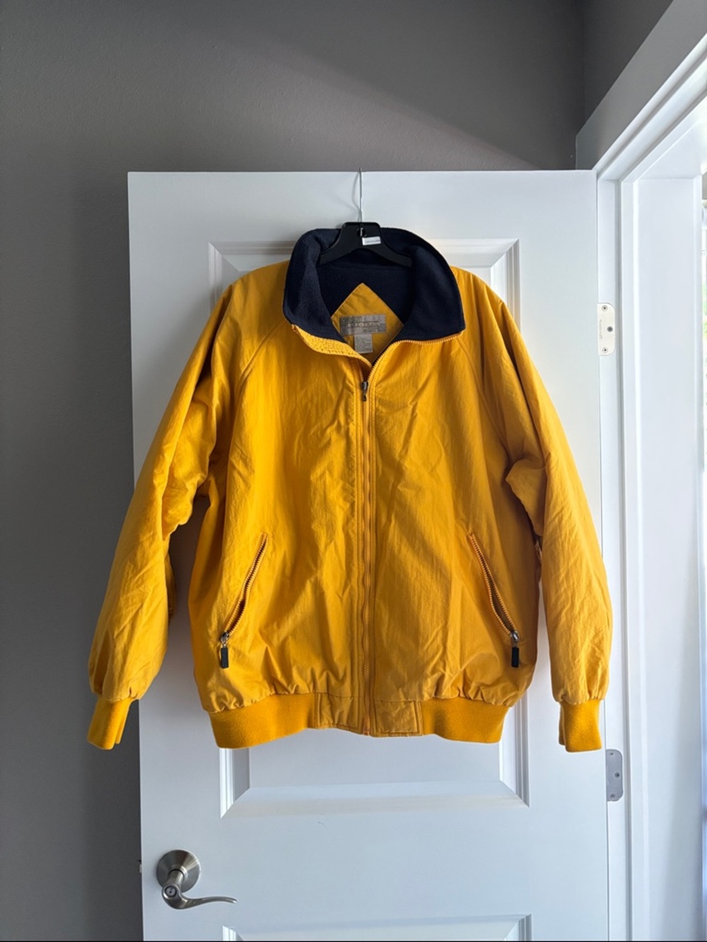 Lake n Trail Men's Yellow Zip-Front Winter Coat with Contrast Collar Size L